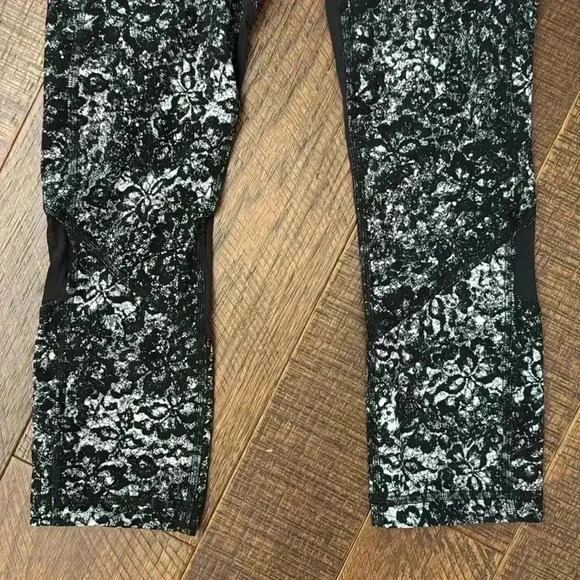 Lululemon Pace Revival Crop Legging 22” - Picture 4 of 13